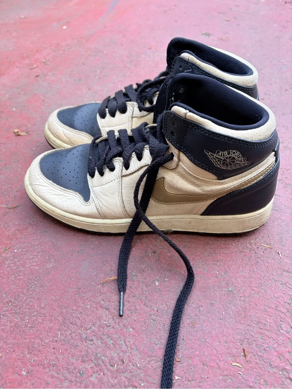 Nike Air Jordan 1High Top Sneakers in Black and Cream size 6Y